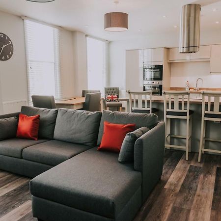 Cavendish House With Secure, Allocated Parking, 2 Mins Walk From Windsor Castle Kültér fotó
